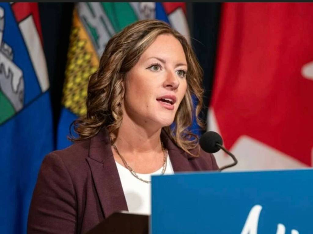 Alberta’s environment minister resigns