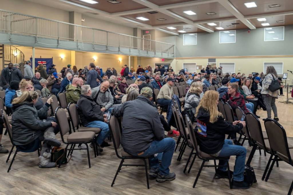 Hundreds sign Alberta separation petition in Red Deer