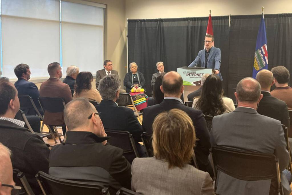 Alberta expanding rural access to high-speed internet